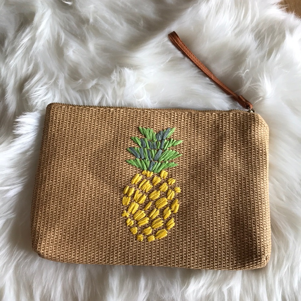 Old Navy woven straw pineapple clutch